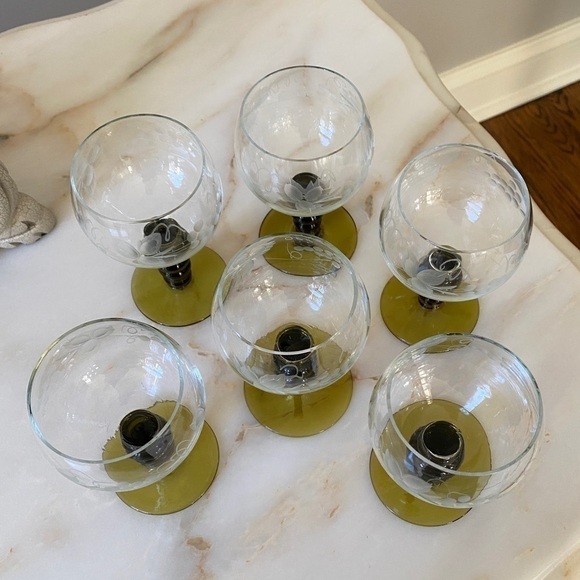 Olive Ribbed Stem glasses - Picture 6 of 10